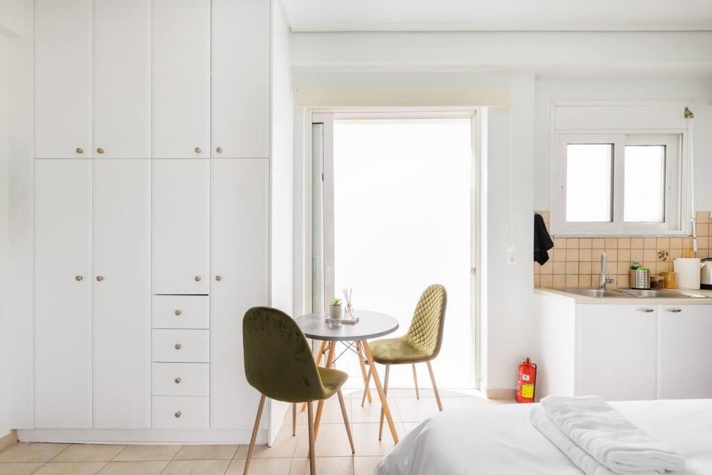 אתונה Adorable Sunny Studio With Private Balcony I מראה חיצוני תמונה